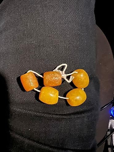 Qədim tərzli kəhrəbəyə bənzər muncuq dəsti - Rəng: bal/şam ağacı