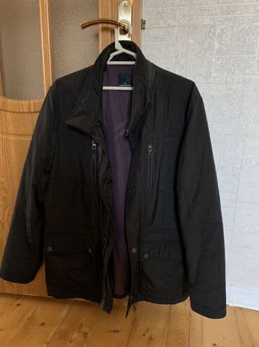 бордовые мужские куртки: Nəzərdə tutulan bu qara rəngli kişi gödəkçəsi, müasir və funksional — 2