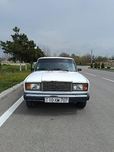 prado sukan: VAZ 2107, ağ rəng, sedan kuzov. Klassik dizaynlı 4 qapı — 6