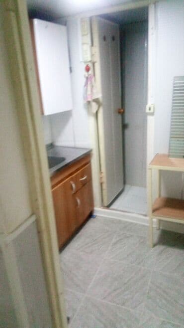 Ev 20 ci sahe Dünya marketden yuxari texminen 10-15 deg yoldur. Temiz — 11