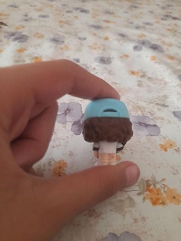 bas gitara: Mini kolleksiya fiquru – mavi kasketli, “THINKING CAP” yazılı şapka — 2