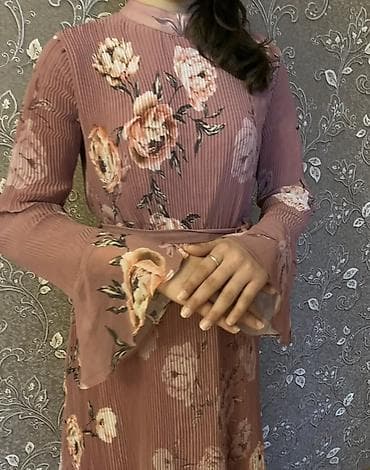 Gül naxışlı uzun paltar - Rəng: toz-çəhrayı (dusty rose) tonlarında -