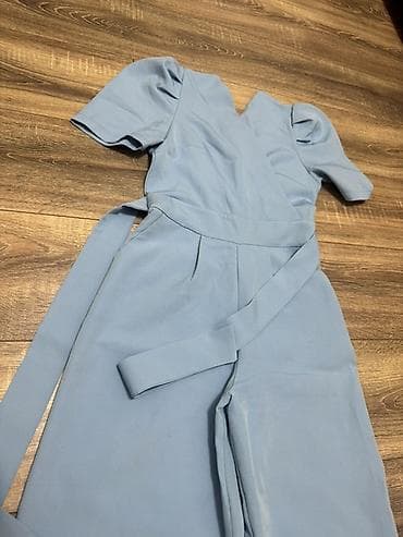 Baş geyimləri: Məhsul: Açıq mavi kombinezon 36 ölçüdür ama 38’lerde geyine biler. - — 2