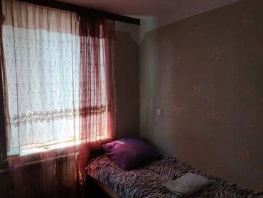 9 ci mikrorayon satilan evler: Bakı, 3 otaqlı, Köhnə tikili, m. Neftçilər, 60 kv. m — 2