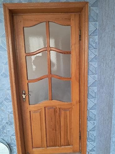 plastik qapi ikinci el: Ağ şüşəli taxta qapı və pəncərə dəsti - Material: təbii ağac (şabalıd — 1