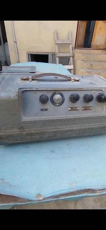 səs aparatı: Sovet istehsalı lampalı gücləndirici/ölçü bloku - Metal korpuslu — 1