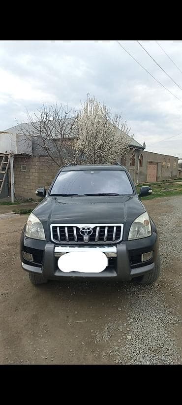 Toyota Land Cruiser Prado GX – 5 qapılı, qara rəng. Güclü və etibarlı