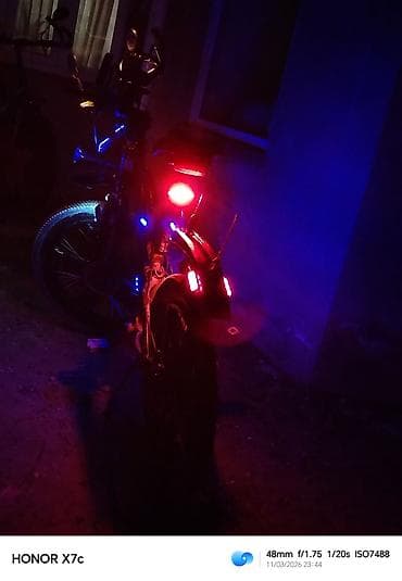 LED işıqlarla təchiz edilmiş xüsusi dizayn velosiped - Korpus