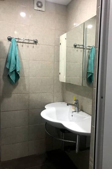 1 otaqlı kohnə tikili: Nərimanov metrosunun yaxınlığında Heydər əliev prospektində yerləşən 5 — 10