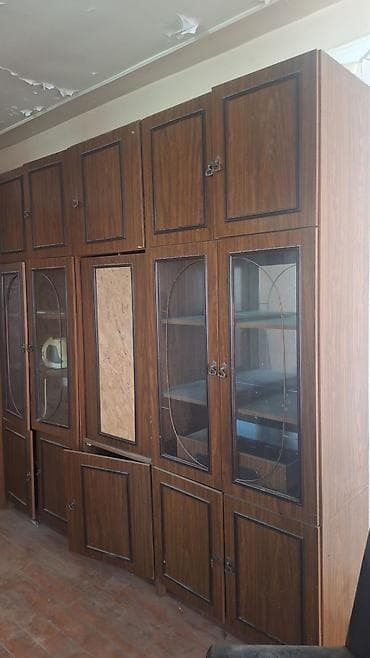 qorka: Klassik iri divar dolabı (sektsiyalı). - Material: ağac üzərində tünd — 3