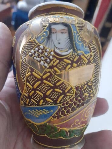 ваза напольная стеклянная высокая без узора: Moriaj üslubunda vaza. Farfor, əl boyası, zərli. Satsuma, Yaponiya — 6