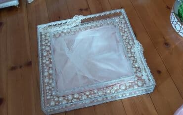 Bol Mirvari ile incə işlenmiş Xonca. Bu zərif bəzəkli hədiyyə Xoncasi