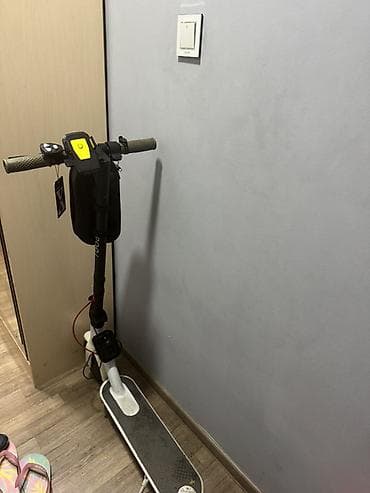 hareket scooter 2. el: Salam, samokat yigilib polnu, her sey var. Fara, telefon tutan. Toba — 1