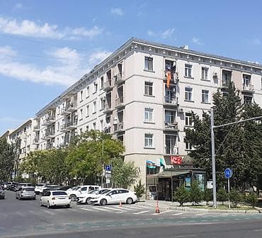 Şəhərin 28 may ərazisində,,,Səməd Vurğun parkı qarşısında 5mərtəbəli