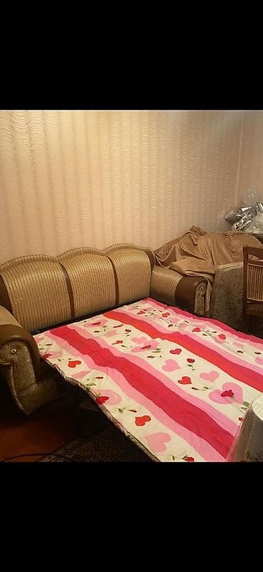 divan: Klassik üslubda yumşaq mebel dəsti - Tərkibi: 3 nəfərlik divan + 2 — 5