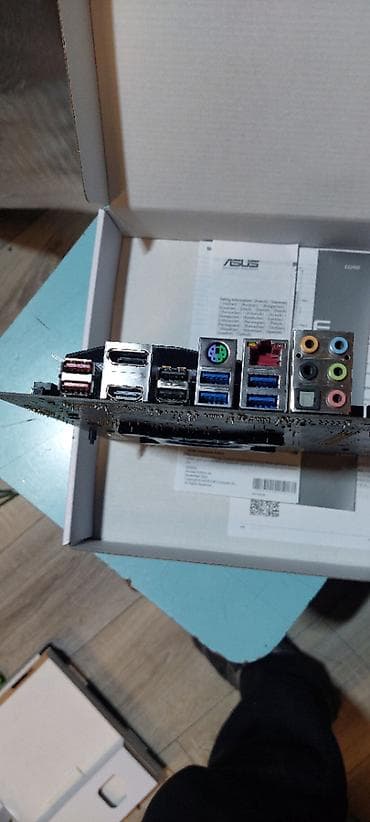 1155 plata: Ana Platası Asus ROG Strix Z370, İşlənmiş — 2