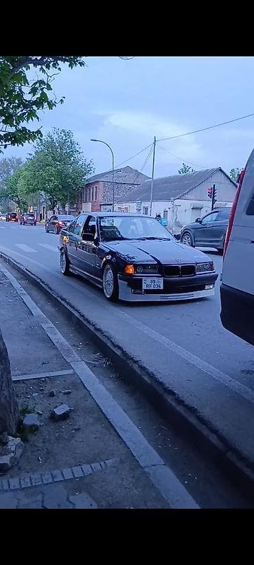 bmw mini cooper: BMW 3 series: 1.9 l | 1993 il Sedan — 1