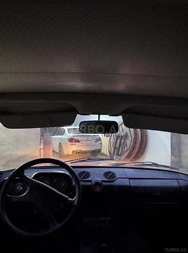 vito disk: VAZ 2106, qırmızı rəngli sedan. Xüsusiyyətlər: - Kuzov: 4 qapılı — 8