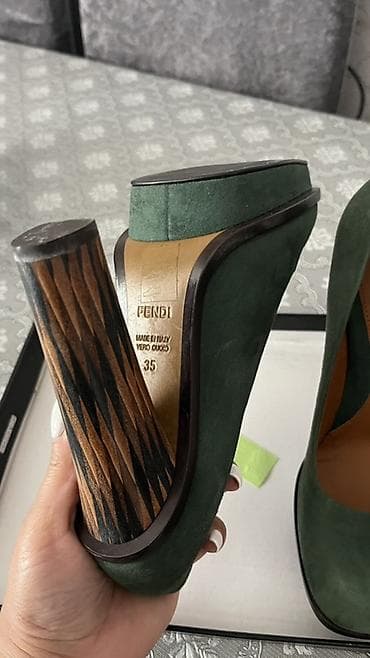 Tuflilər: Fendi qadın tufliləri - Model: klassik platformalı nasos - Material — 2