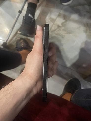 irşad iphone 11: IPhone 16 Pro, 256 GB, Qara, Simsiz şarj — 4