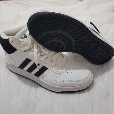 adidas qaçış üçün qadın krossovkaları: Türkiyədən Akasya Avmdən alınıb. Baha qiymətə. 42 razmer. 200 aznə — 2