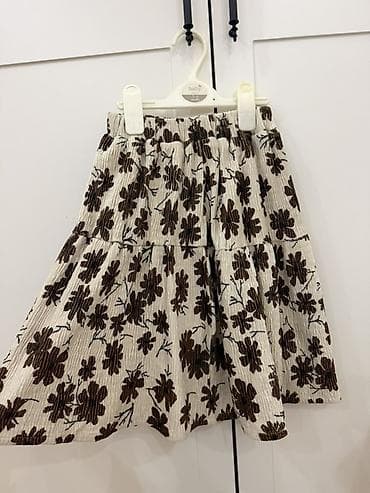 giyim: Юбка для девочки 6–8 лет в идеальном состоянии. Цена 15 манат. 6–8 — 1