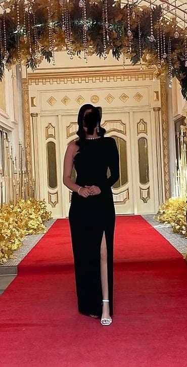 mikhael kors: Qara axşam geyimi – zərif, uzun və bədənə oturan siluet. Korseli don — 1