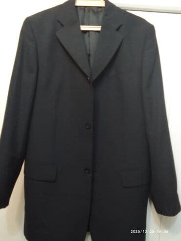 Kostyumlar: Kişi klassik pencəyi - Rəng: tünd göy/qara tonlarında - Model: iki — 1