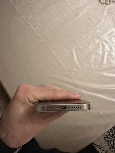 usaq kamera: IPhone 15 Pro, Natural Titanium, Face ID — 4