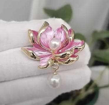 qizil dis: İncə zövqlü bəzək sancağı – lotus çiçəyi motivli Həzi Aslanov — 1