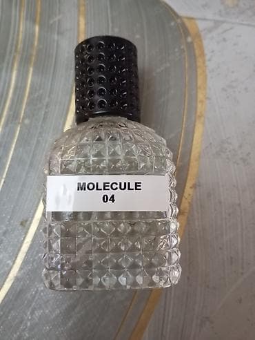 gumen 2018 parfum: Molecule 04 ətir - Flakon: şəffaf, fakturalı şüşə korpus və qapaq; — 1