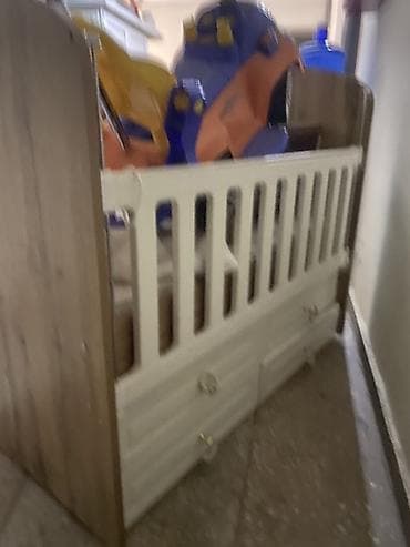 Oğlan və qız üçün, Dördbucaq, Beşik, Dəstsiz, Matrassız, Yellənmə mexanizmsiz