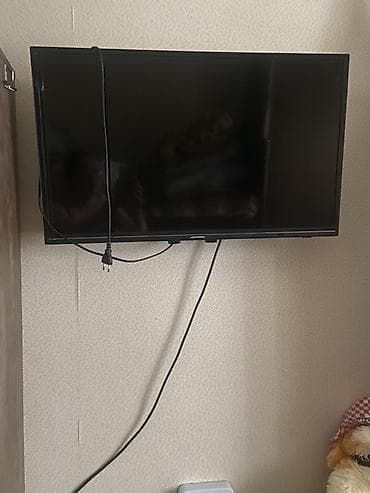 mebel xana: Divan-altı komodlu iş masası + asma TV dəsti - Masa: Geniş iş səthi — 1