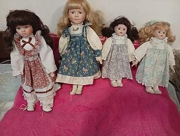 Bu farfor kuklalar kolleksiyası müxtəlif ölçülərdə və detallı