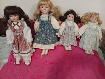 Bu farfor kuklalar kolleksiyası müxtəlif ölçülərdə və detallı