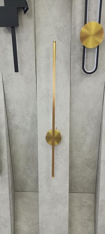 divar sticker: Minimalist dizaynda divar lampası. Uzun, silindrik formalı bu — 1