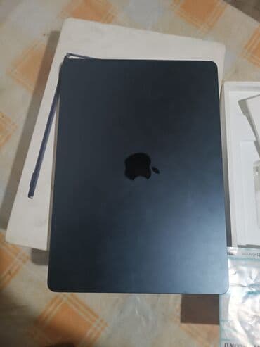 macbook m: Apple MacBook (Midnight rəng) - 13.6" Liquid Retina ekran: incə — 1