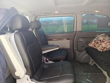 musiqili sükan: Mercedes-Benz Viano, gümüşü rəng, miniven. Mühərrik və yürüş: - Dizel — 7
