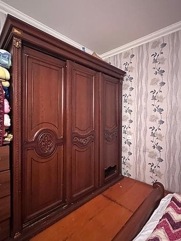 Masalar və oturacaqlar: Kupe, 3 qapılı Düz dolab, Şifonyer — 8