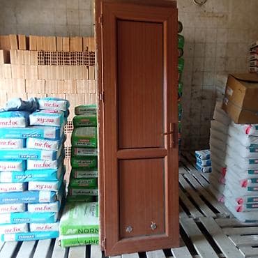 qapi taxda: PVC qapı – taxta teksturalı, qəhvəyi rəng - Material: PVC (plastik) — 2
