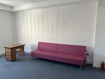 Ofis oturacaqları: Ofis üçün hazır mebel dəsti Tərkibi: - 2 ədəd iş masası (taxta — 3