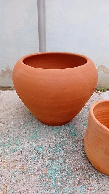 Saxsi böyük gül qabi hündürlük 25 sm diametri 30sm ünvan Xırdalan lalafo.az -da Saxsi böyük gül qabi hündürlük 25 sm diametri 30sm ünvan Xırdalan