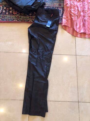 xadimə geyimləri: MARIANTE Exclusive markalı, 67% viskoz və 33% poliester tərkibli, qara — 1