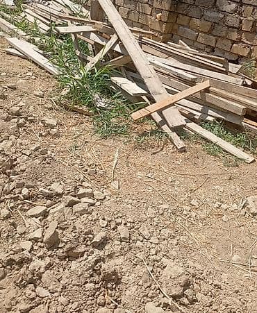 бак для воды: Ölçülər qarisiq taxtalar və köhnə pəncərələr təcili satılır Təsvir — 4