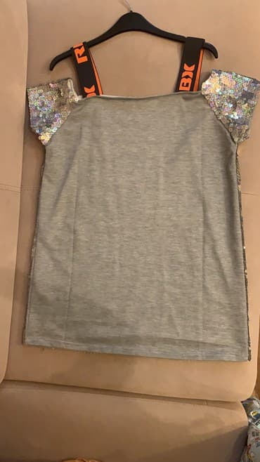 женские серые футболки: 1 defe geyinilib. 
Olchusu : S/M — 2