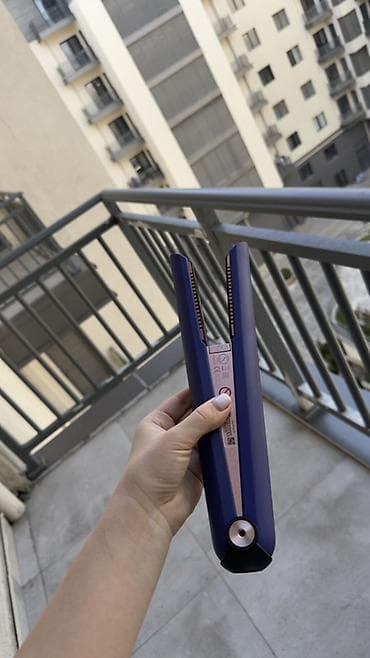 Dyson 
С коробкой и чехлом состояние отличное 
Возможен торг — 1