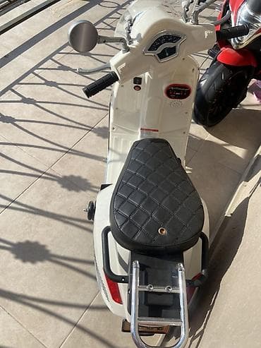 usag kravatlari: Uşaq üçün elektrikli skuter – klassik Vespa üslubunda - Rəng: ağ — 4