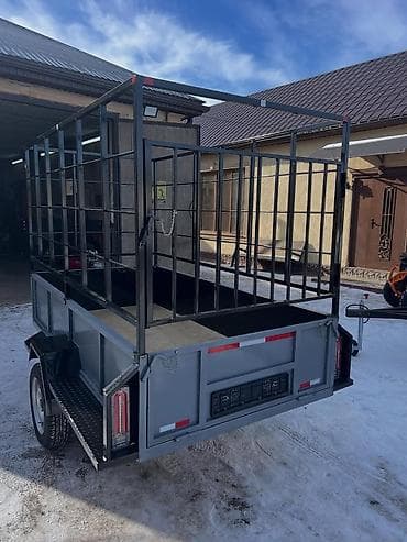 Yük qoşqusu – metal karkaslı, tək oxlu - Korpus: möhkəm polad gövdə