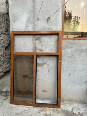 pencere rasotkalari: Taxta rəngli PVC pəncərə, iki bölmədən ibarətdir. Yuxarı hissə tək — 1