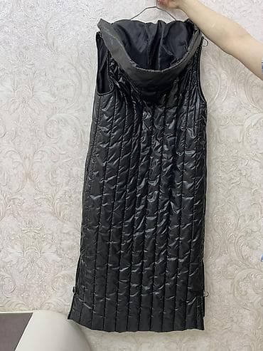 jiletlər: Qadınlar üçün uzun, kapüşonlu, qolsuz şişmə jilet - Rəng: qara - — 2